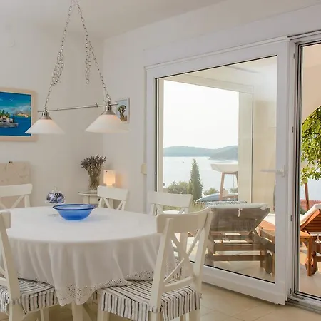 Apartman Plavet * روغوزنيكا